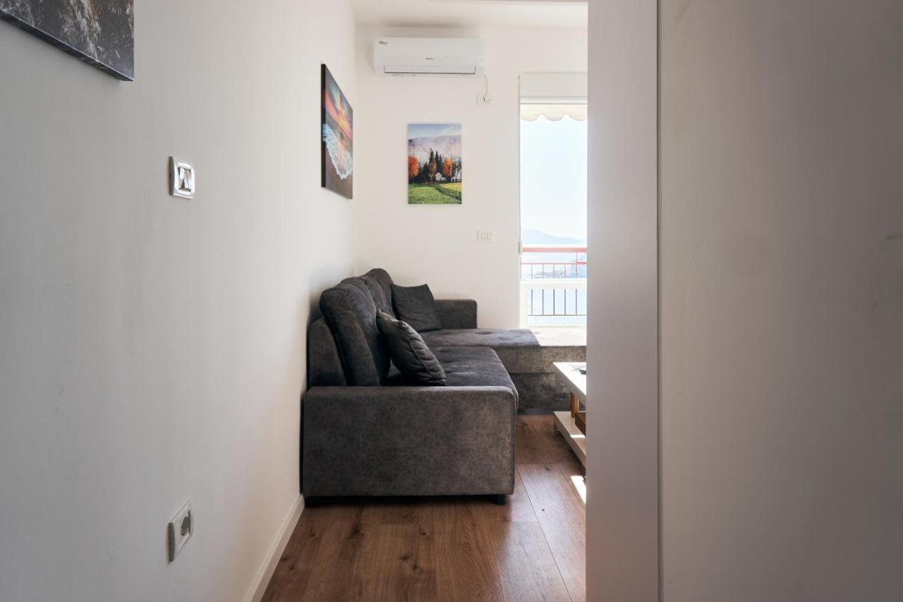 Central Beach Apartment Sarandë Exteriör bild